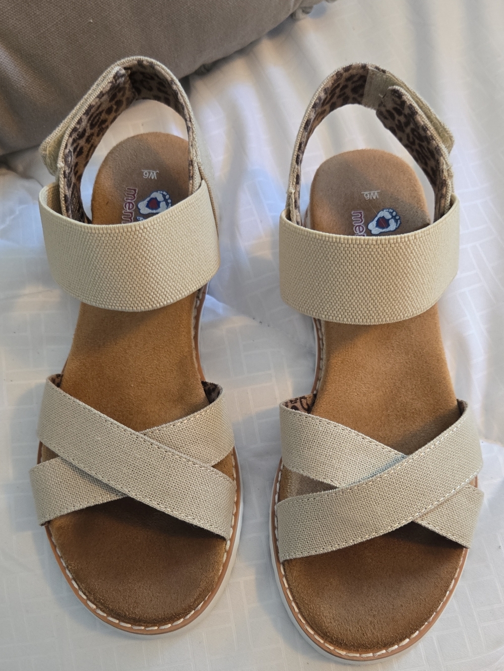 Skechers Bobs Women's Beige Cross-Strap Elastic Back Sandals